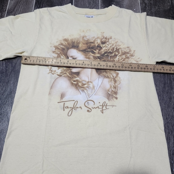 Vintage Taylor Swift Tour Shirt Size Small - Picture 5 of 7